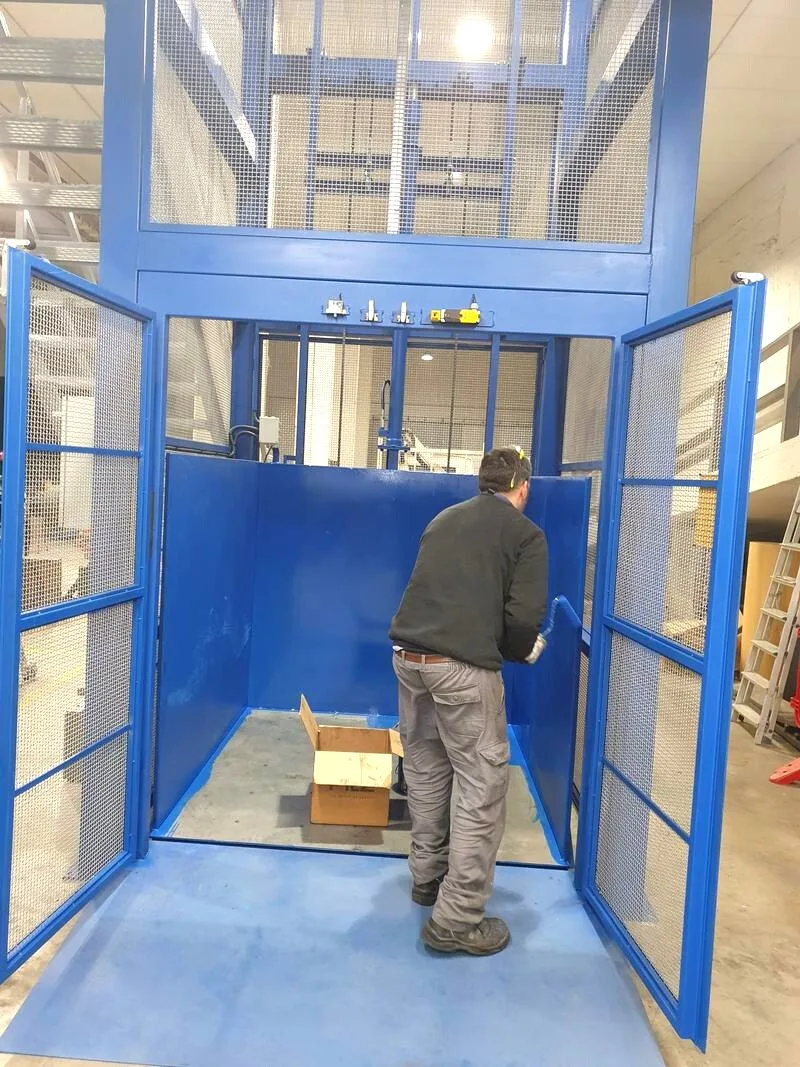 Montacargas industrial instalado en Sant Cugat del Vallès por Plataformas y Elevación