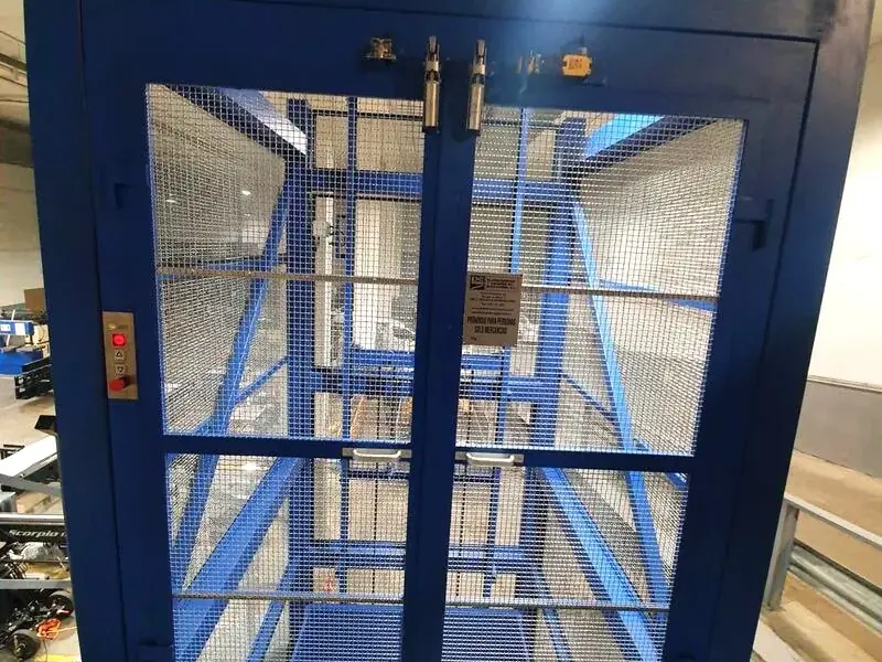 Montacargas instalado en Cornellà de Llobregat