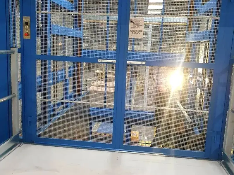Montacargas instalado en Mataró
