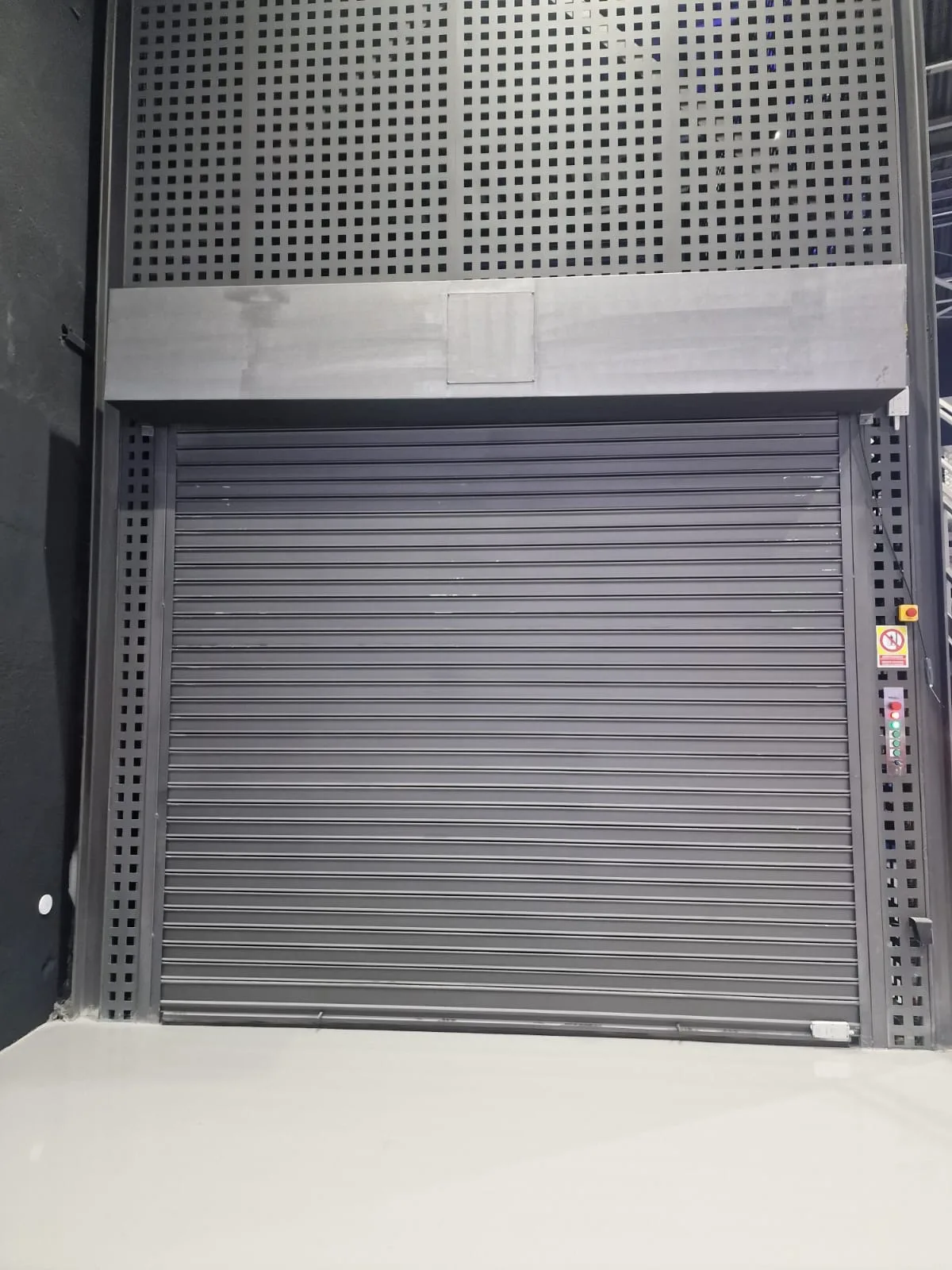 Elevador de columna con foso reducido para taller mecánico