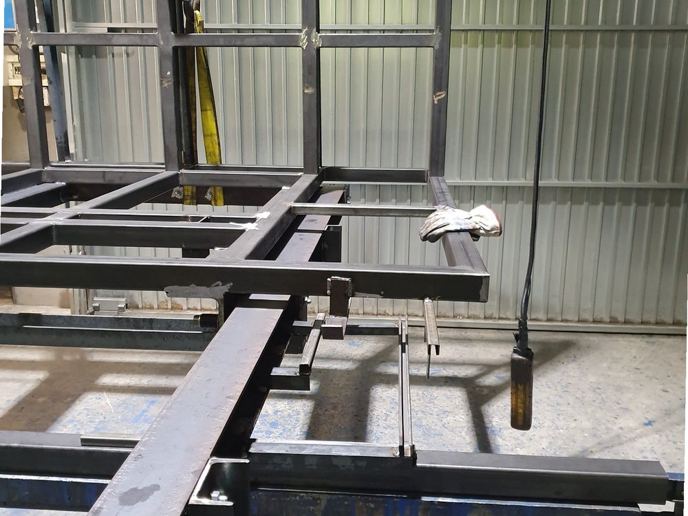 Montacargas industrial fabricado e instalado en Barcelona