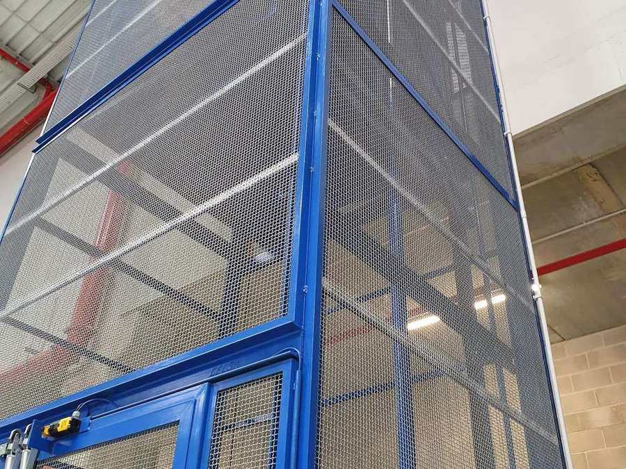Montacargas industrial fabricado e instalado en Barcelona