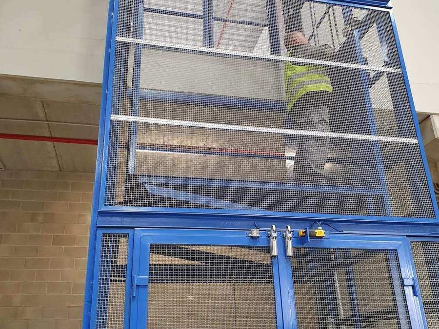 Montacargas industrial fabricado e instalado en Barcelona