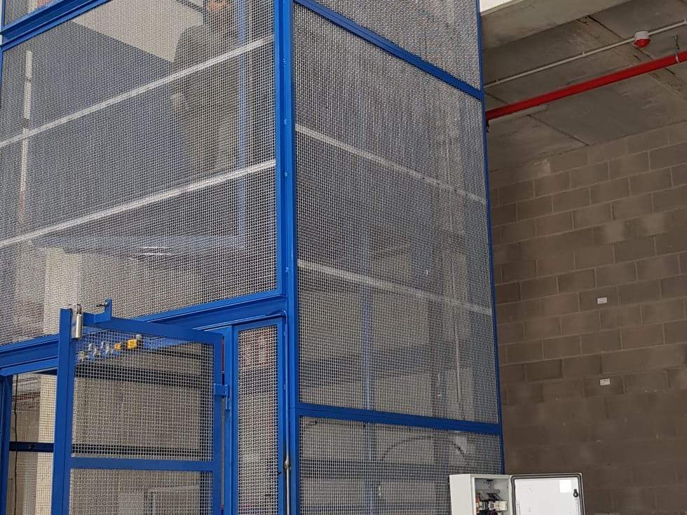 Montacargas industrial fabricado e instalado en Barcelona