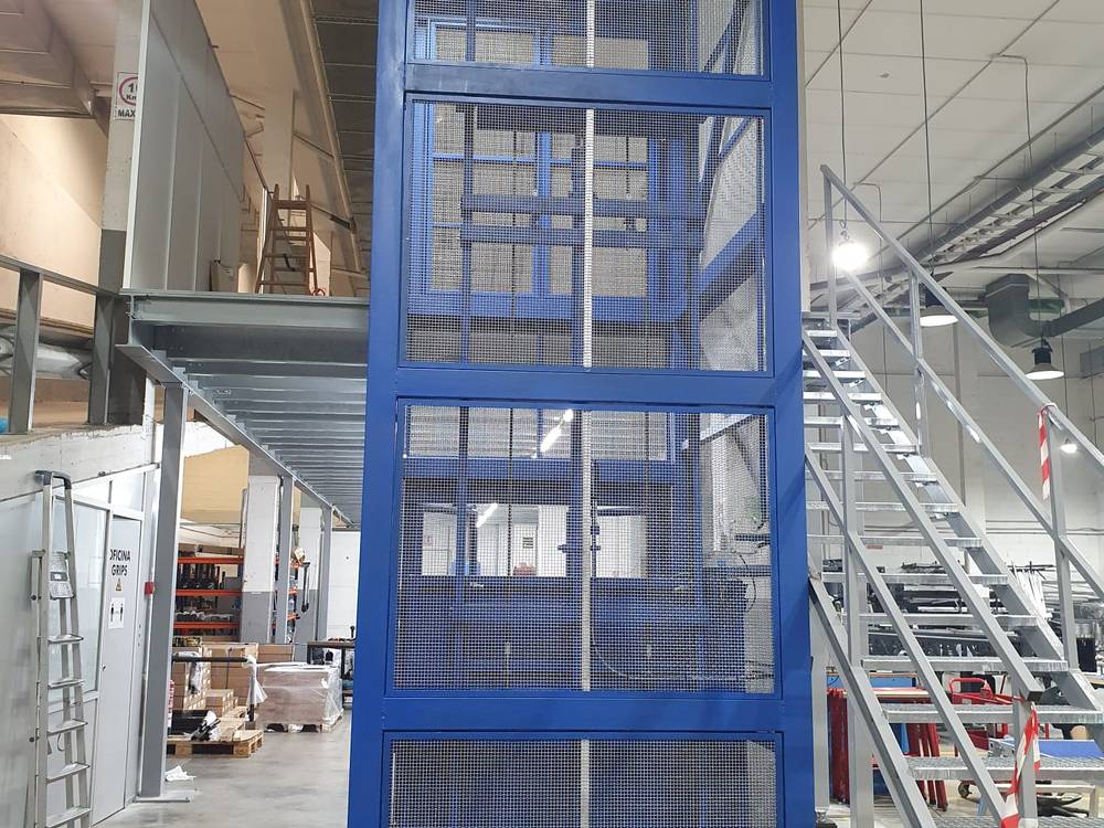 Montacargas industrial fabricado e instalado en Barcelona