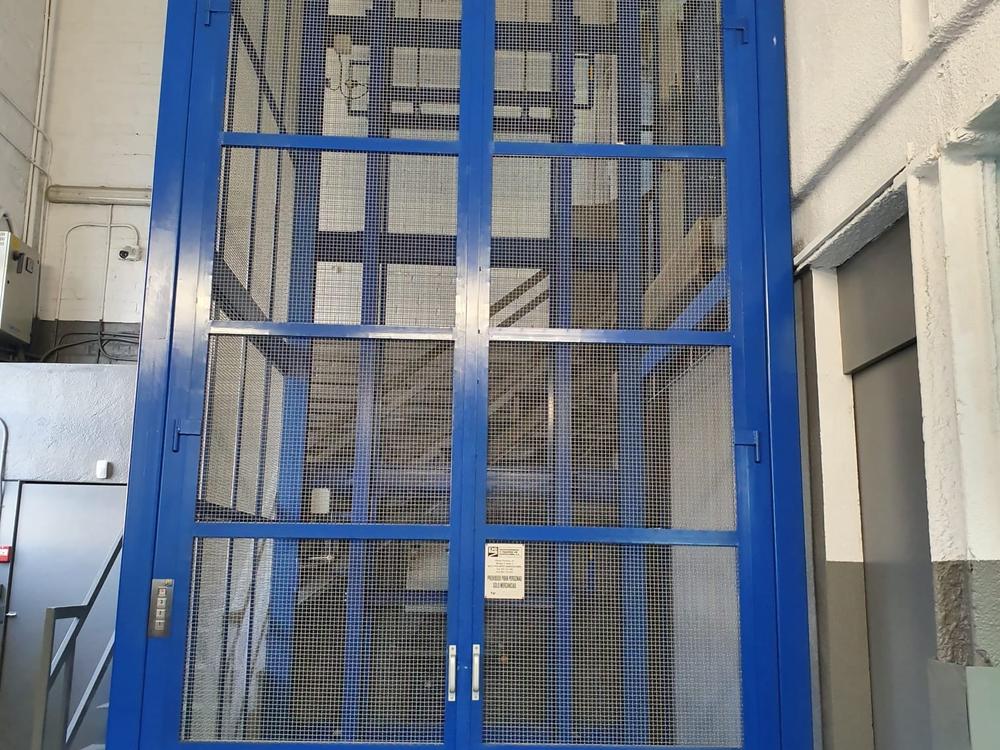Montacargas industrial fabricado e instalado en Barcelona