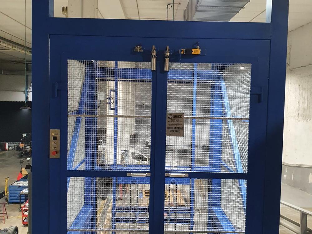 Montacargas industrial fabricado e instalado en Barcelona