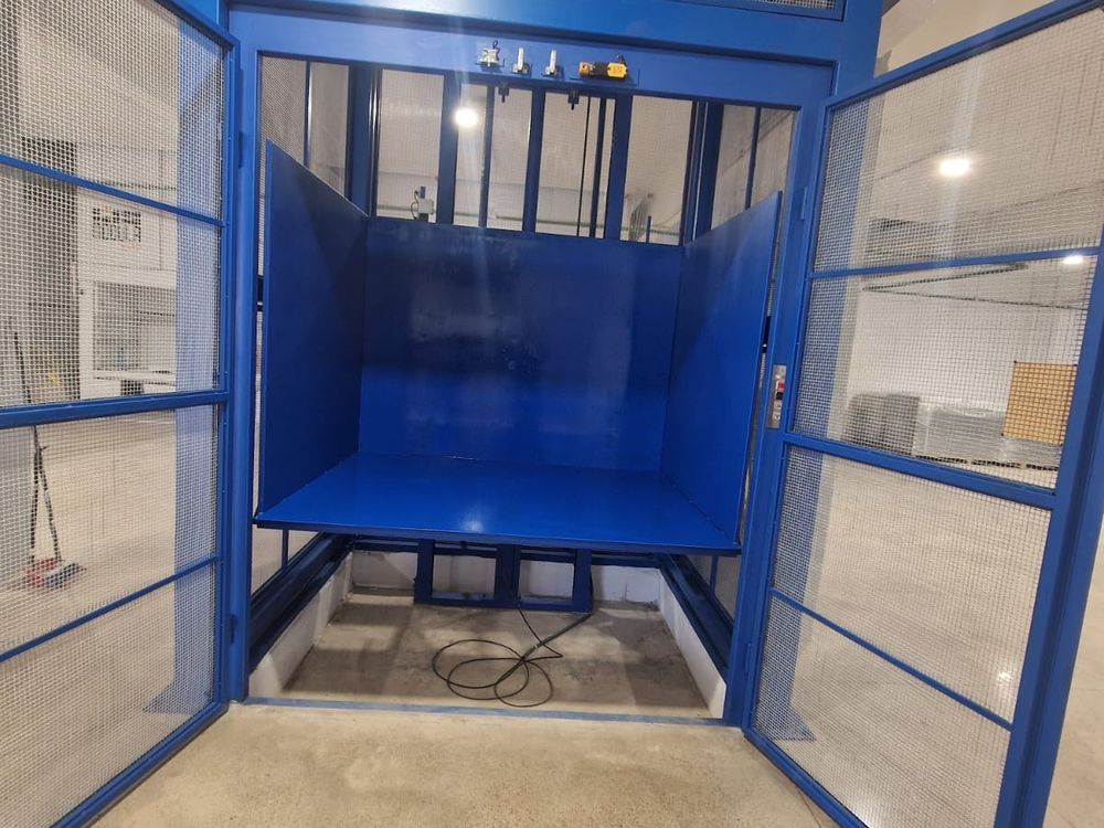 Montacargas industrial fabricado e instalado en Barcelona