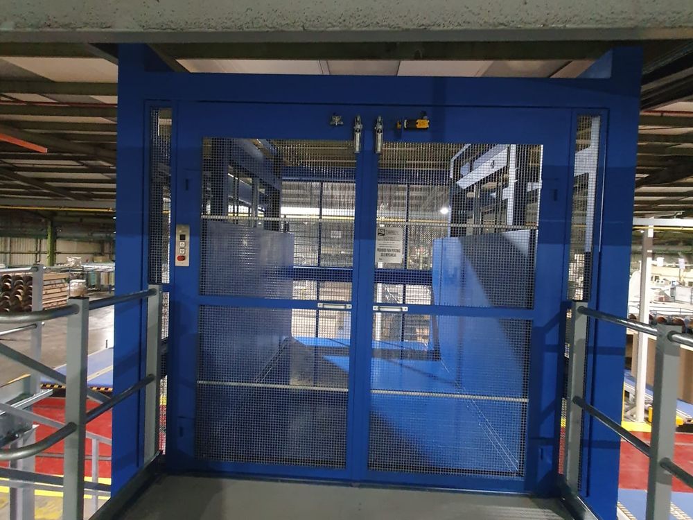 Montacargas industrial fabricado e instalado en Barcelona