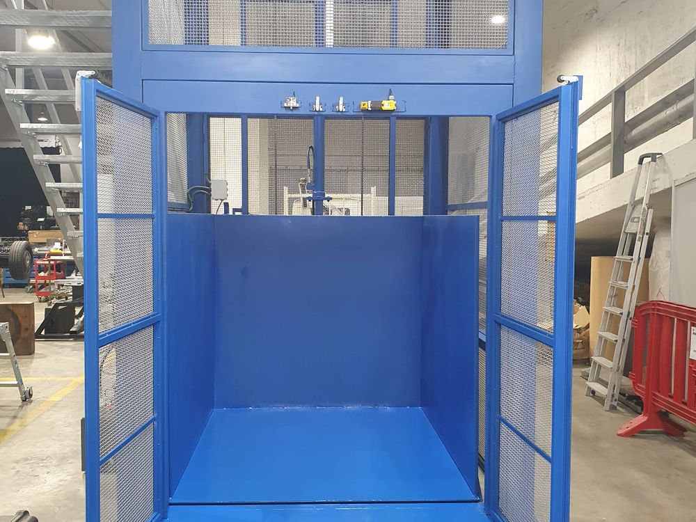 Plataforma elevadora simple de un embarque fabricada a medida en Barcelona