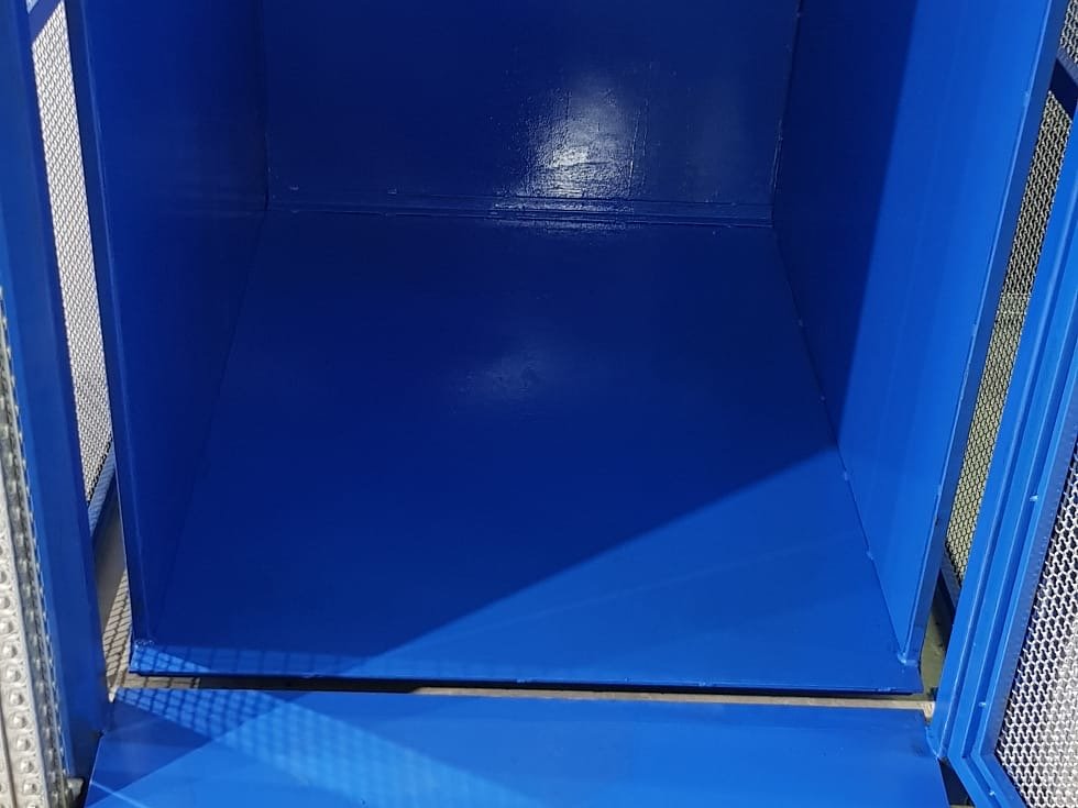 Plataforma elevadora de carga instalada en Cataluña