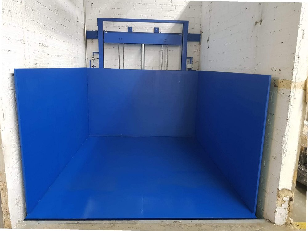 Plataforma elevadora de carga instalada en Cataluña